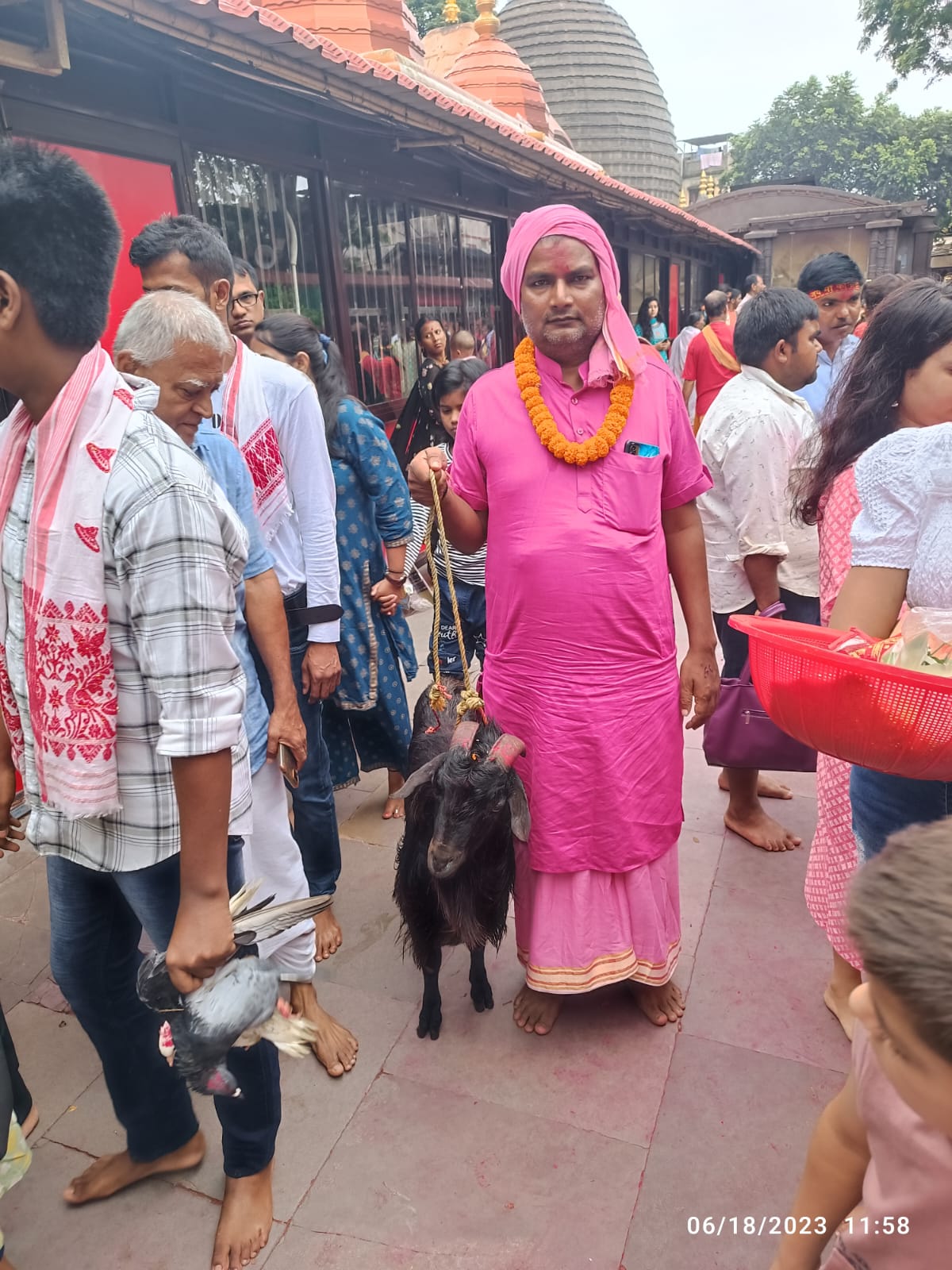 आश्रम मंदिर परिसर